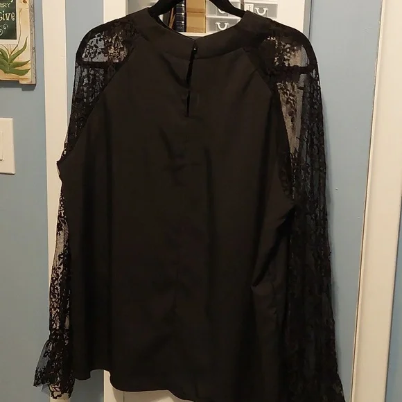 Black Blouse with Long Lace Sleeve 2xl - Picture 2 of 5